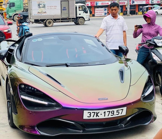 Trầm trồ siêu xe McLaren gần 20 tỷ đầu tiên đăng ký biển Nghệ An - Ảnh 2.