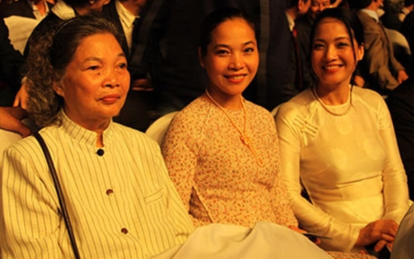 NSƯT Lê Mai: Mẹ của 3 nữ diễn viên nổi tiếng, từng bị đẩy sang vai phụ, làm đủ nghề kiếm sống