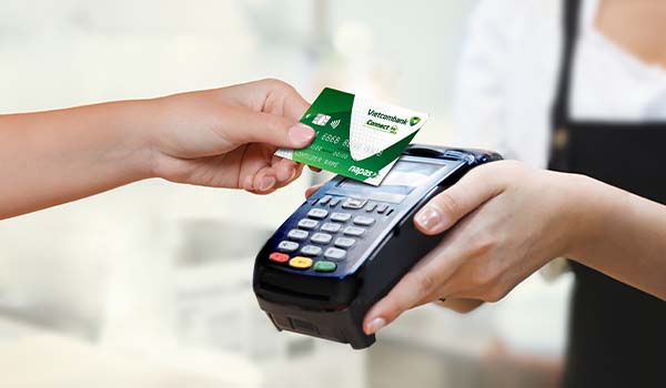 Thẻ Vietcombank Contacless không thể thiếu trong thời đại số - Ảnh 1. Thẻ Vietcombank Contacless không thể thiếu trong thời đại số - Ảnh 1.