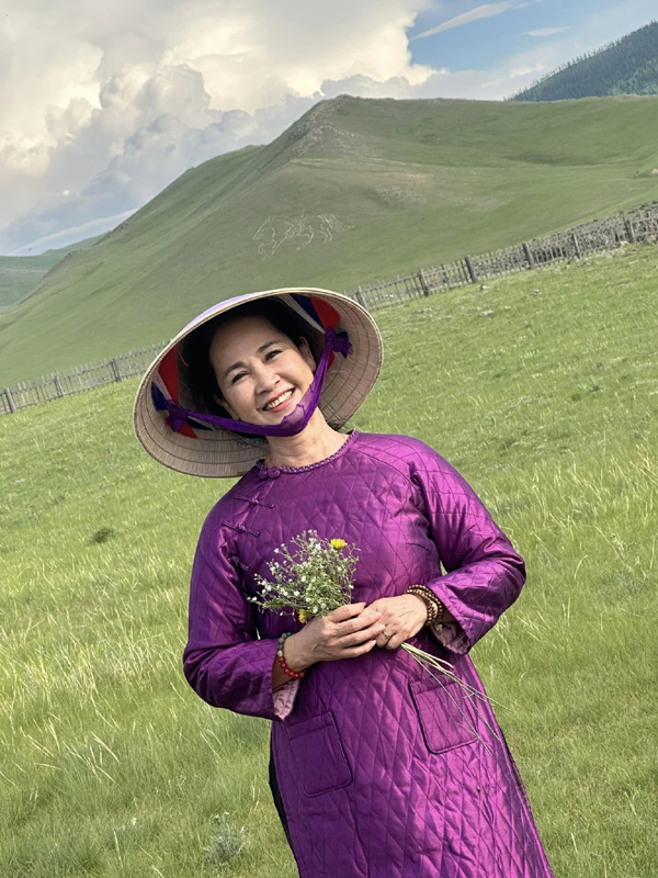 Cuộc sống làm dâu 9 năm của NSND Lan Hương 'Bông' và chuyện làm mẹ chồng đời thực 'khác lạ' trên phim - Ảnh 3.