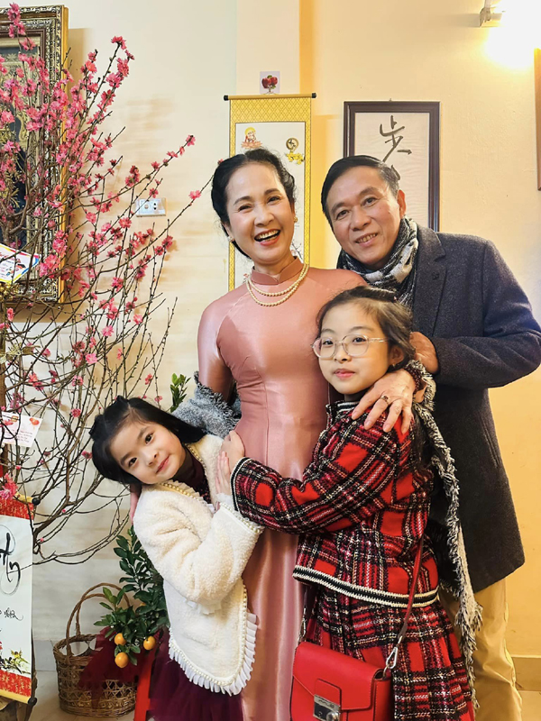 Cuộc sống làm dâu 9 năm của NSND Lan Hương 'Bông' và chuyện làm mẹ chồng đời thực 'khác lạ' trên phim - Ảnh 4.