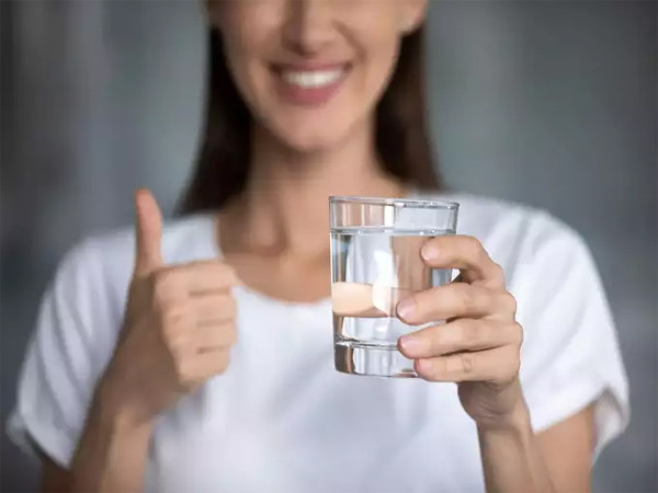 Điều gì sẽ xảy ra khi bạn uống thiếu nước? 5 tín hiệu cảnh báo cơ thể bạn đang thiếu nước trầm trọng! - Ảnh 2.