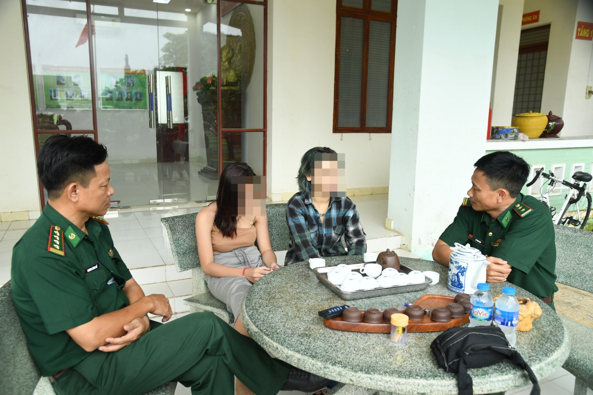 Bắt nhóm đối tượng bán hai nạn nhân nữ sang Campuchia với giá 130 triệu đồng - Ảnh 2.