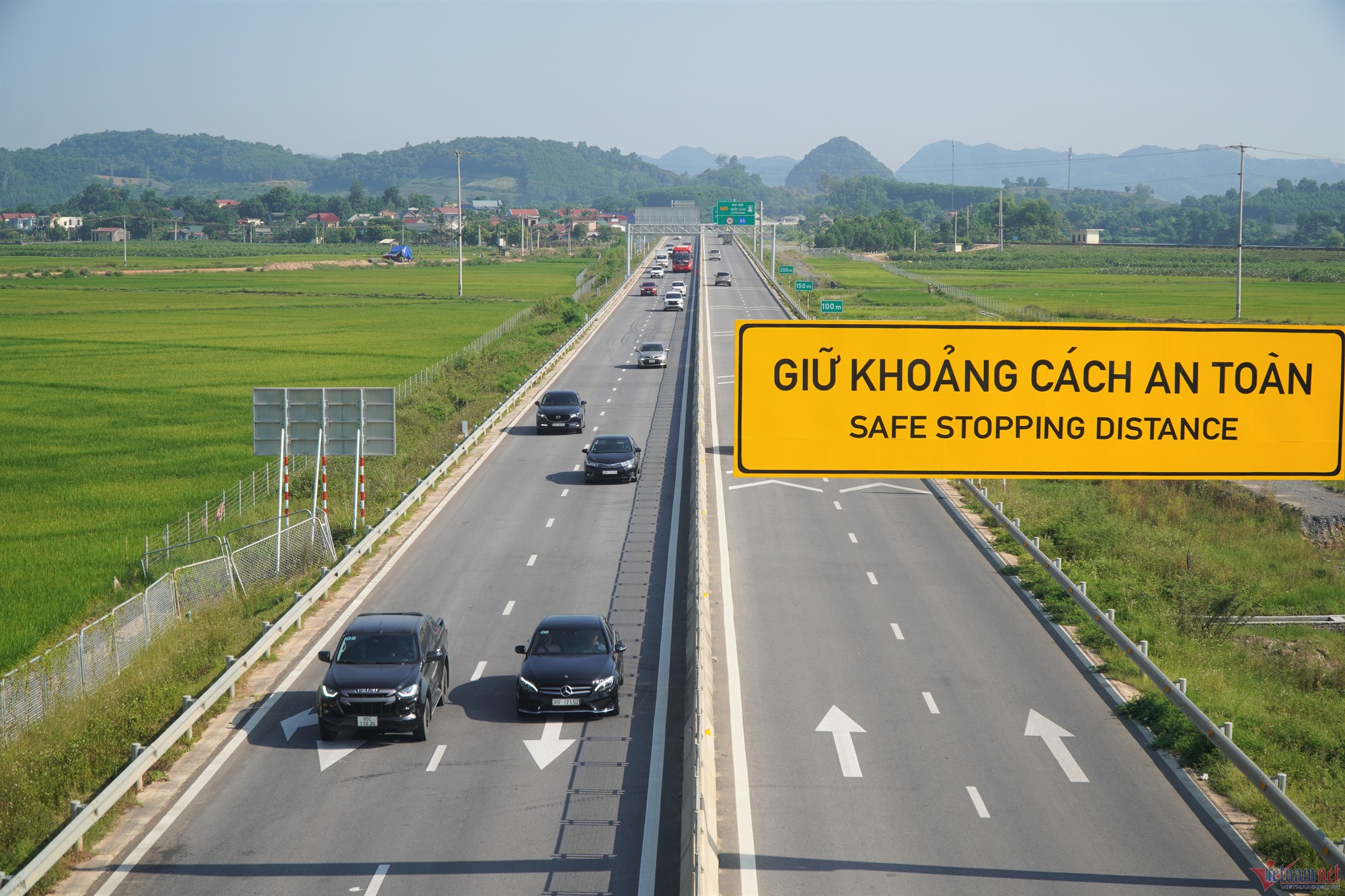 Thông xe cao tốc qua Thanh Hóa - Nghệ An: 'Xe bon nhanh, tài xế nào cũng vui' - Ảnh 2.