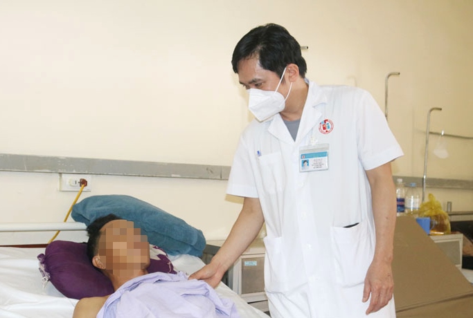 Cứu sống bệnh nhân 44 tuổi bị hoại tử ruột - Ảnh 1. Cứu sống bệnh nhân 44 tuổi bị hoại tử ruột - Ảnh 1.