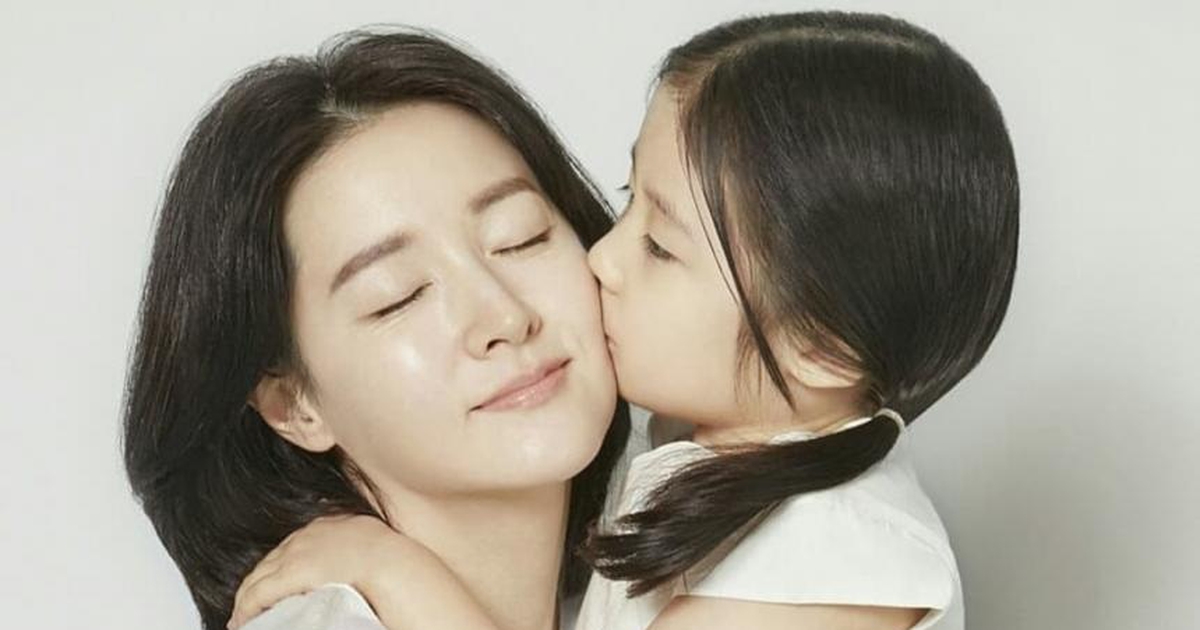 Con gái minh tinh Lee Young Ae: Xinh đẹp như mẹ, có tố chất nghệ thuật