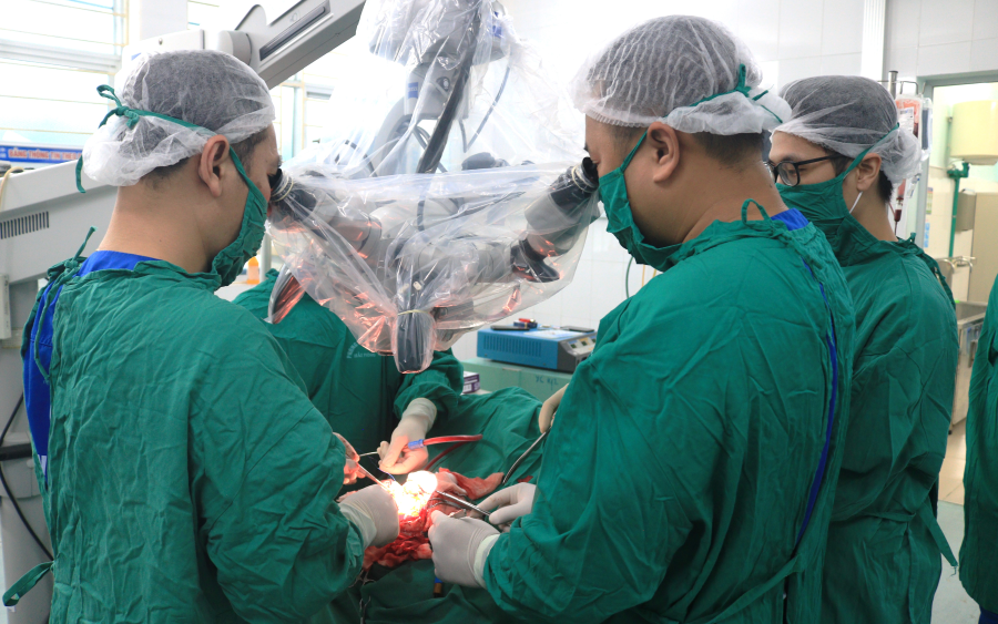 Hơn 8 tiếng phẫu thuật, bệnh nhân bị u não hiếm gặp đã được cứu sống