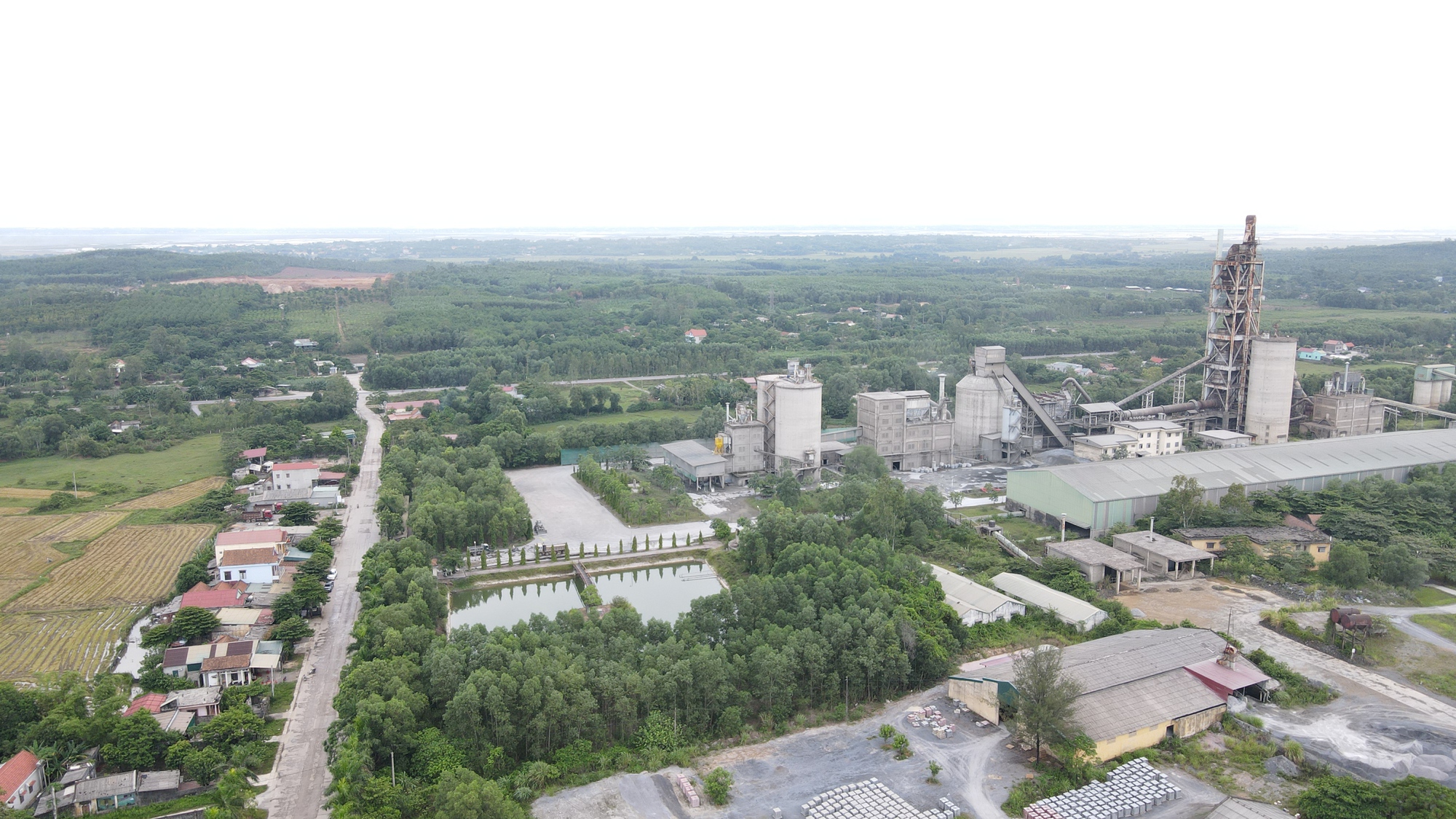 Mòn mỏi chờ di dời khỏi khu vực ô nhiễm do nhà máy sản xuất xi măng - Ảnh 3. Mòn mỏi chờ di dời khỏi khu vực ô nhiễm do nhà máy sản xuất xi măng - Ảnh 3.