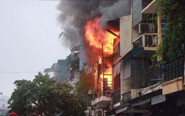 Từ vụ cháy chung cư mini ở Hà Nội: Những bước cơ bản thoát khỏi căn nhà đang cháy ai cũng cần phải biết