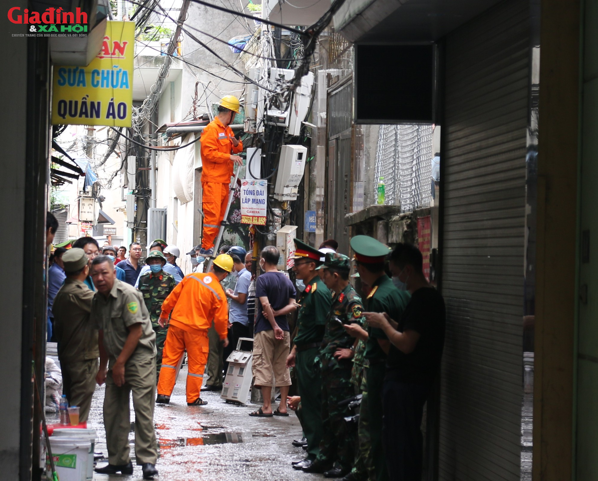 Vụ cháy chung cư mini ở Hà Nội: Người dân kể lại phút giây căn nhà bốc cháy, muốn cứu người nhưng bất thành - Ảnh 2.