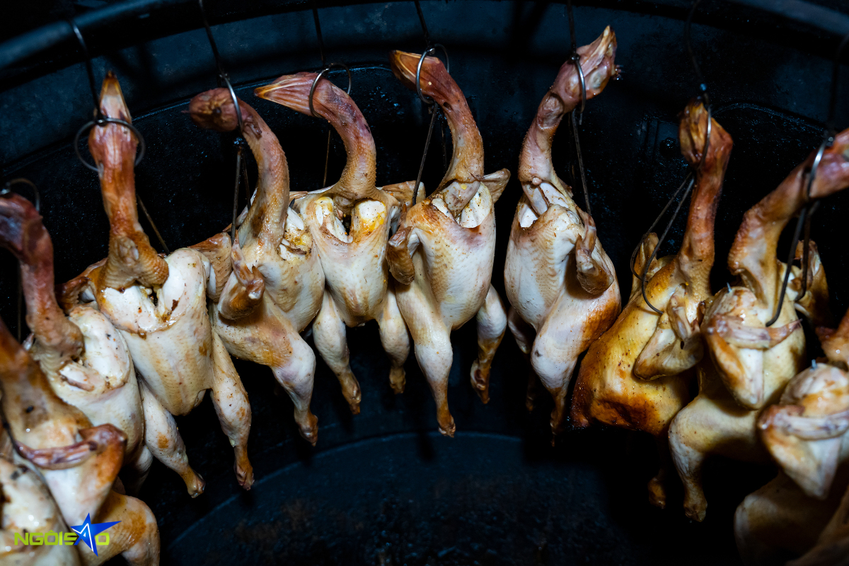 Quán phở gà quay lu, ngày bán hơn 200 con ở Hà Nội - Ảnh 5.