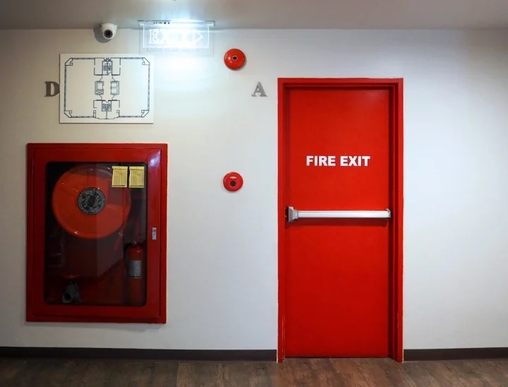Vì sao cửa thoát hiểm chống cháy ở chung cư luôn phải đóng? - Ảnh 3.