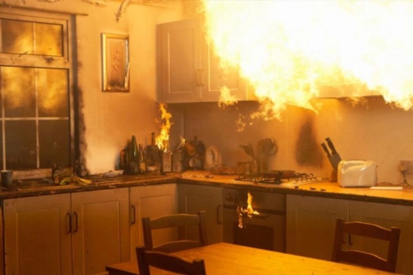 Những lưu ý khi dùng đồ đạc trong nhà để giảm nguy cơ cháy nổ - Ảnh 1.