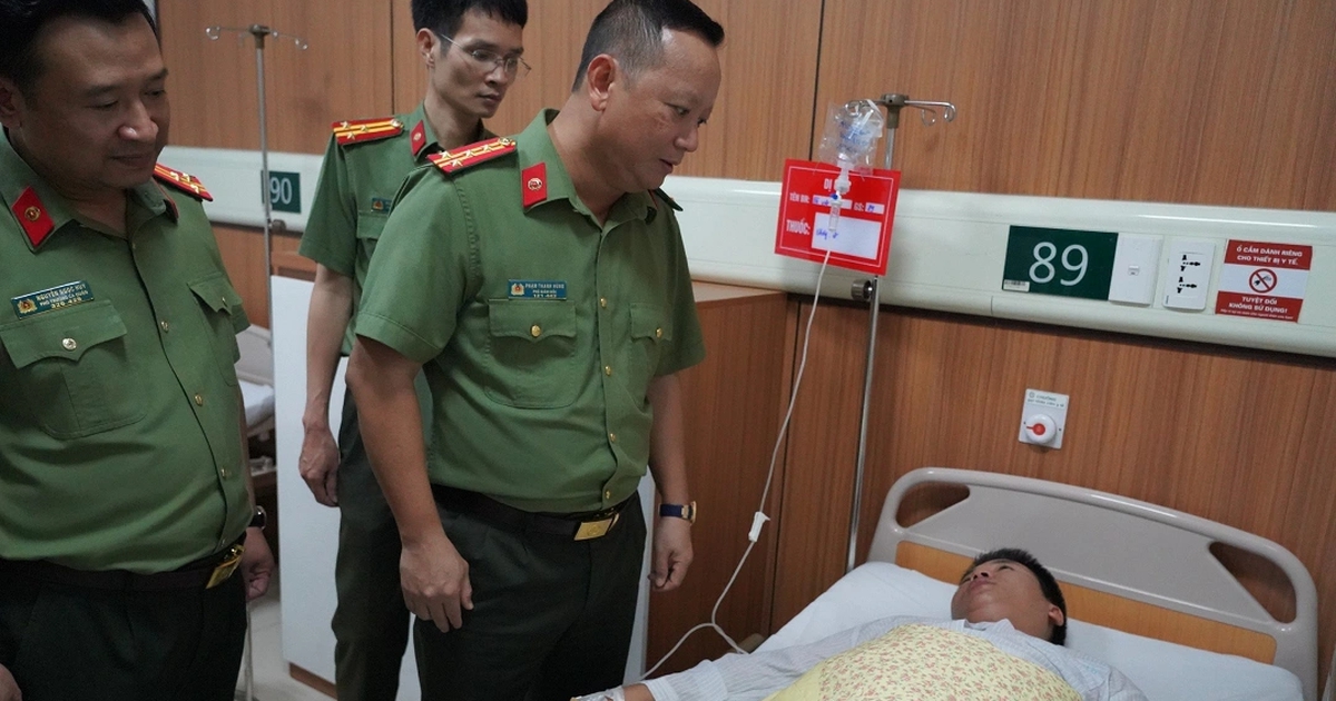 Hà Nội: Ngăn chặn vụ đánh ghen, một công an bị đâm phải nhập viện