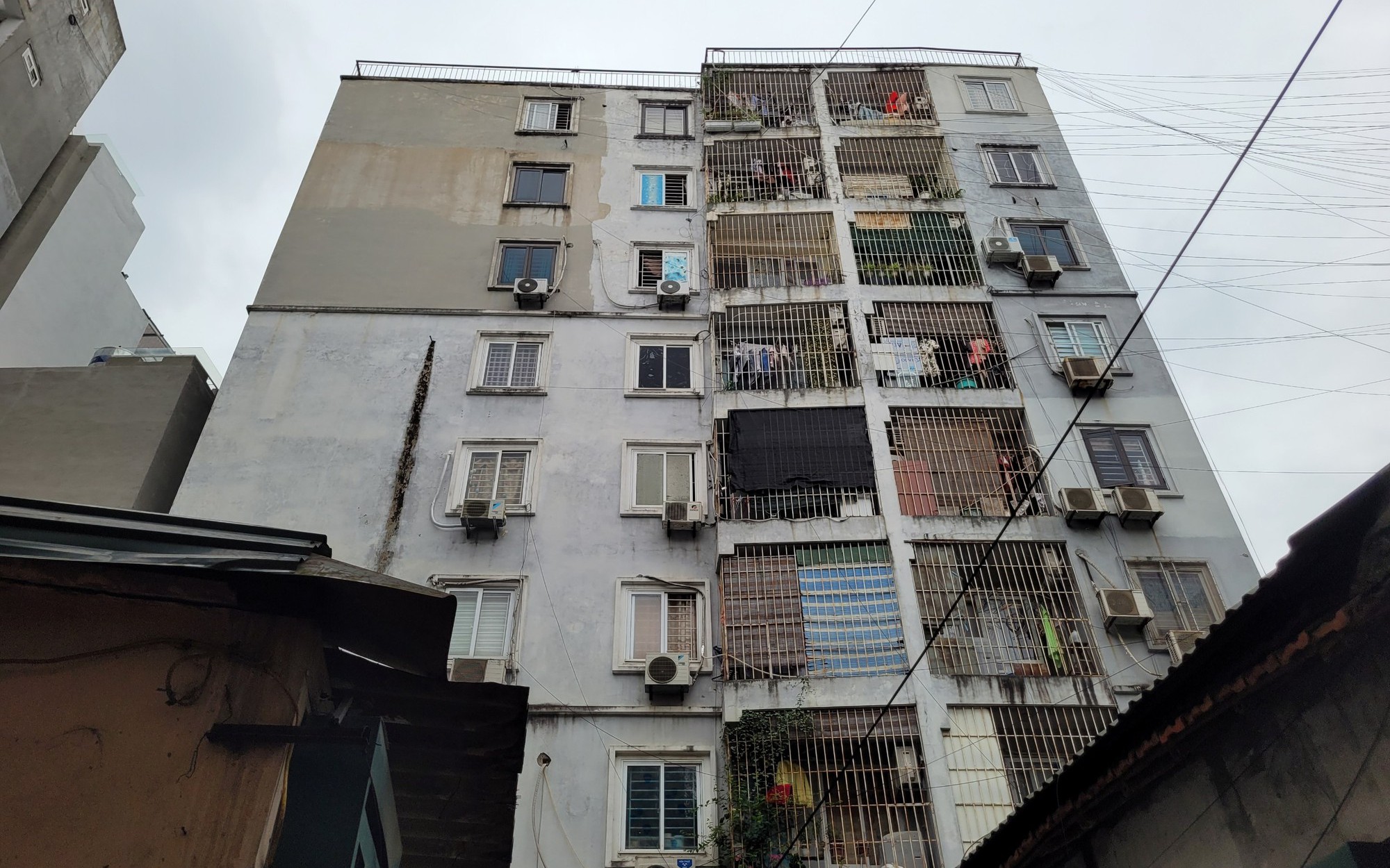 Cách vụ cháy vài trăm mét, 3 chung cư mini "không lối thoát" ken đặc ngõ nhỏ quận Thanh Xuân, giá bán hơn 400 triệu đồng/phòng