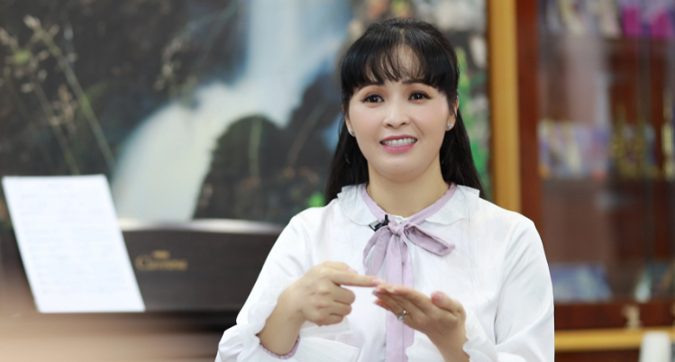 Trang Nhung: "Tôi phiền khi bị nói lấy chồng đại gia, ở nhà 100 tỷ đồng"