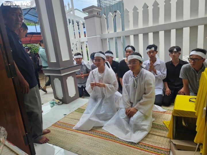 Vợ trung tá hy sinh cứu dân: Hôm nay sinh nhật anh, em và con đã đặt bánh kem - Ảnh 3. Vợ trung tá hy sinh cứu dân: Hôm nay sinh nhật anh, em và con đã đặt bánh kem - Ảnh 3.