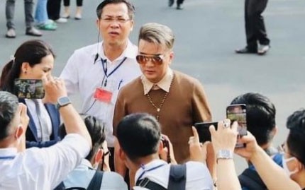 Ca sĩ Đàm Vĩnh Hưng tại phiên toà xét xử Nguyễn Phương Hằng: 'Danh dự tôi bị chà đạp rất nhiều'