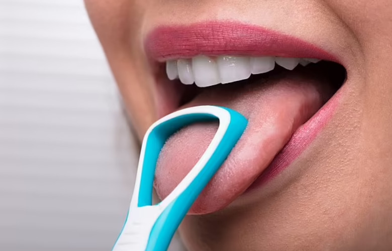 Chỉ cần làm việc này mỗi khi đánh răng, đảm bảo bớt hôi miệng và ngừa bệnh nha chu - Ảnh 3.
