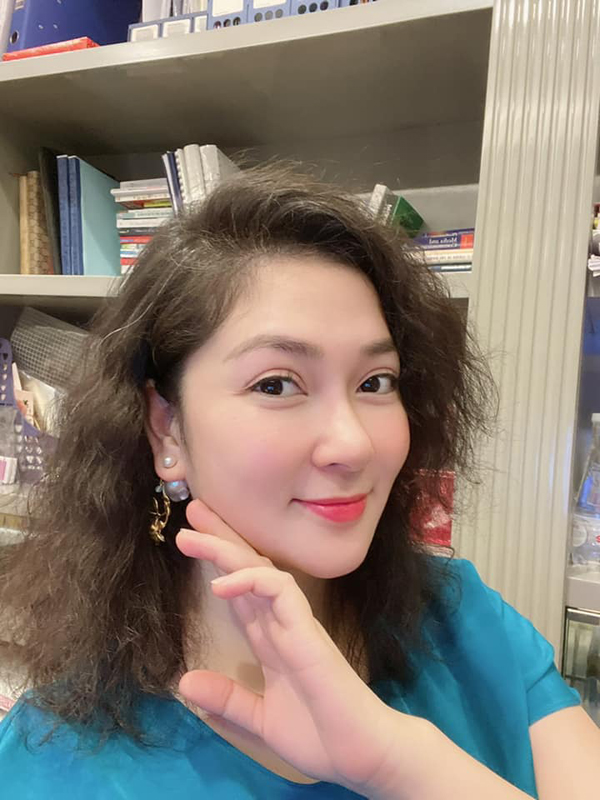Hoa hậu Nguyễn Thị Huyền: Gương mặt từ 'khuôn trăng đầy đặn' đến 'nhọn hoắt' gây sửng sốt - Ảnh 8.