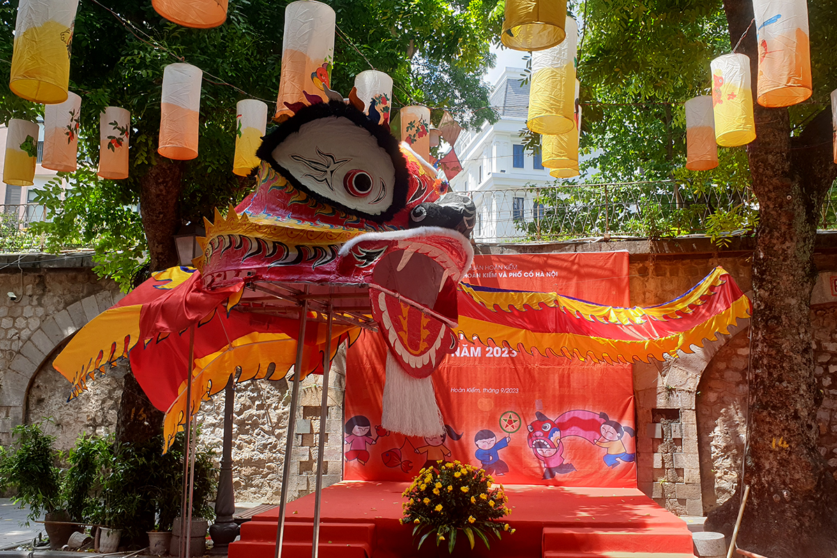 Đưa trẻ đến phố Phùng Hưng ngay tối nay để trải nghiệm những đồ chơi truyền thống vô cùng đặc sắc - Ảnh 9.