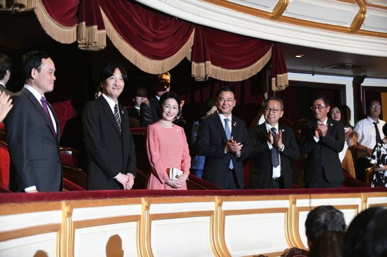 Hoàng Thái tử Nhật Bản và Công nương đến Nhà hát Lớn Hà Nội thưởng thức vở opera 'Công nữ Anio' 

 - Ảnh 1.