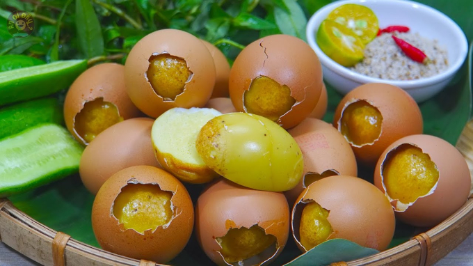 Người Việt có 1 thói quen ăn trứng gà tưởng bổ dưỡng nhưng hóa ra lại dễ rước độc và nhiễm khuẩn - Ảnh 1.