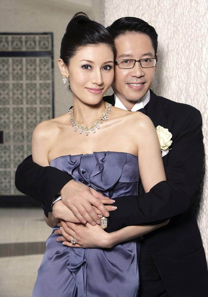 'Hoa hậu Hong Kong đẹp nhất lịch sử' gây lo lắng với nhan sắc ở tuổi 53 - Ảnh 7.