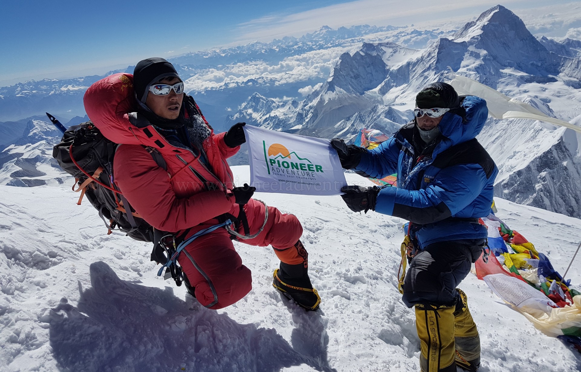 Câu chuyện về người đàn ông bị bỏ lại trên đỉnh Everest và hành trình trở về từ cõi chết - Ảnh 4.