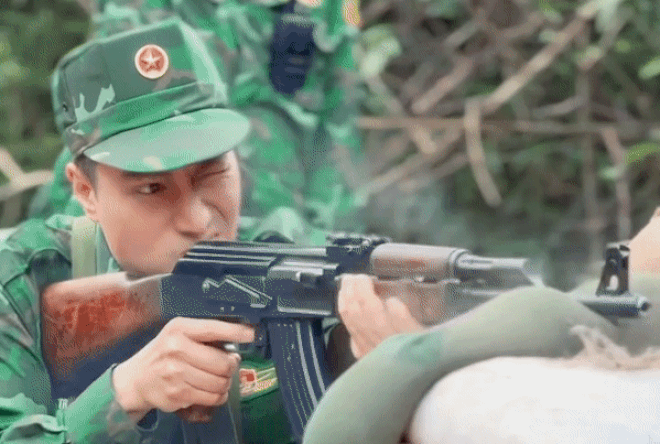 Việt Anh căng thẳng khi bắn đạn thật ở 'Cuộc chiến không giới tuyến' - Ảnh 3.