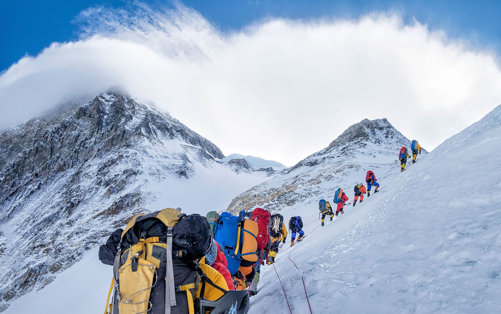 Câu chuyện về người đàn ông bị bỏ lại trên đỉnh Everest và hành trình trở về từ cõi chết - Ảnh 3.