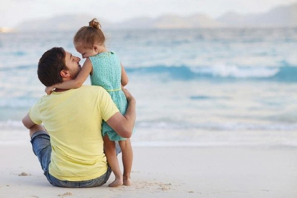 Nghiên cứu khoa học: Sự nuôi dạy của cha ảnh hưởng rất lớn đến sự phát triển của con gái, hơn cả mẹ - Ảnh 1.