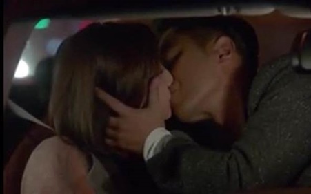 Cái kết đắng cho cặp đôi bắt chước hôn giống trong phim "Hậu duệ mặt trời"