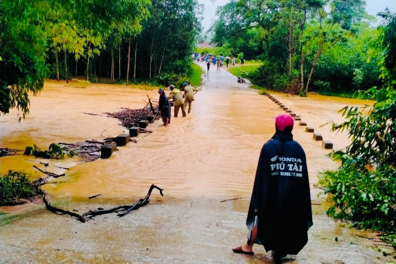 4.300 học sinh một huyện phải nghỉ học vì mưa lớn - Ảnh 1.