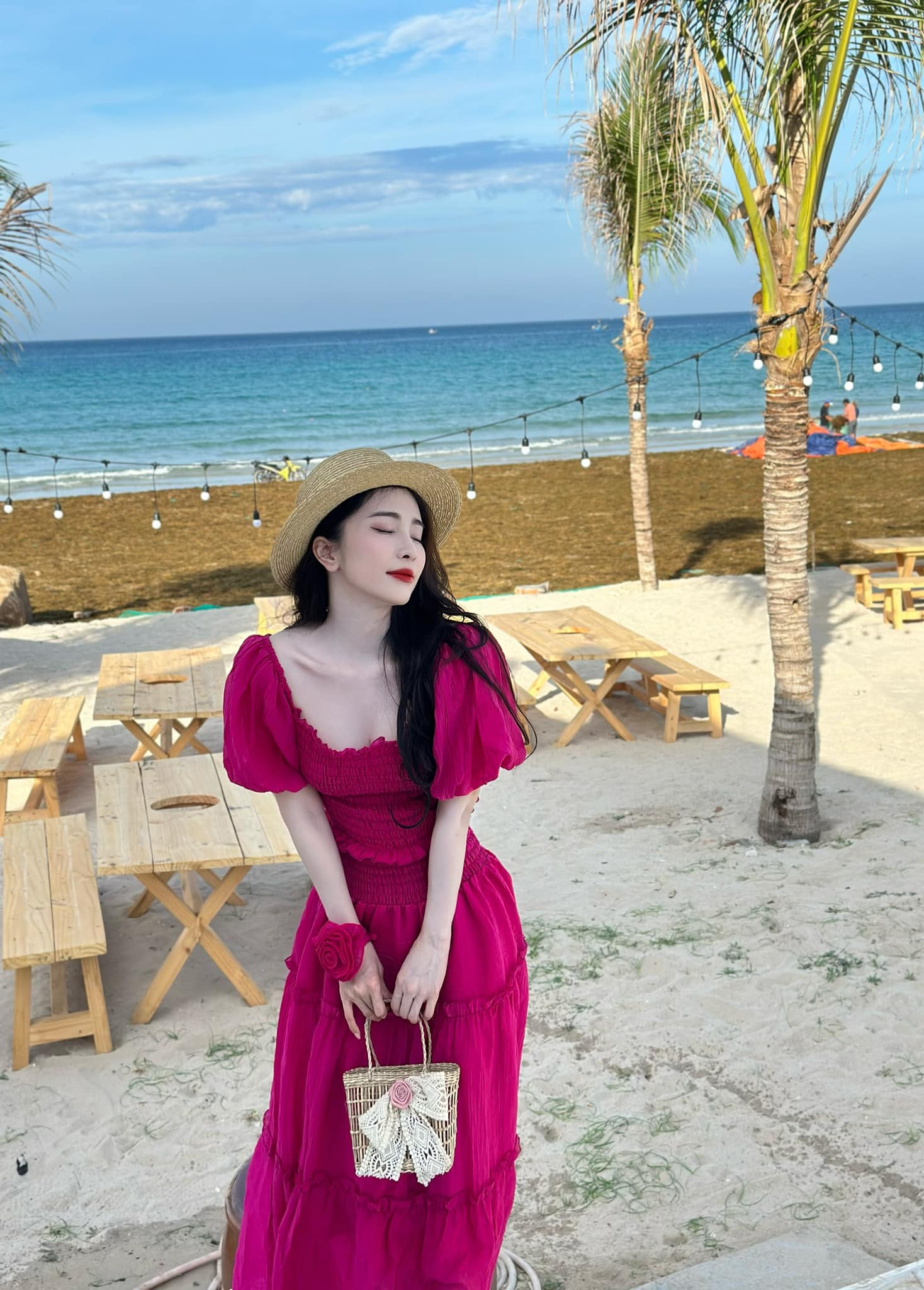 Soi loạt váy áo 'bánh bèo' của Quỳnh Nga trước show 'Chị đẹp đạp gió rẽ sóng'  - Ảnh 12.
