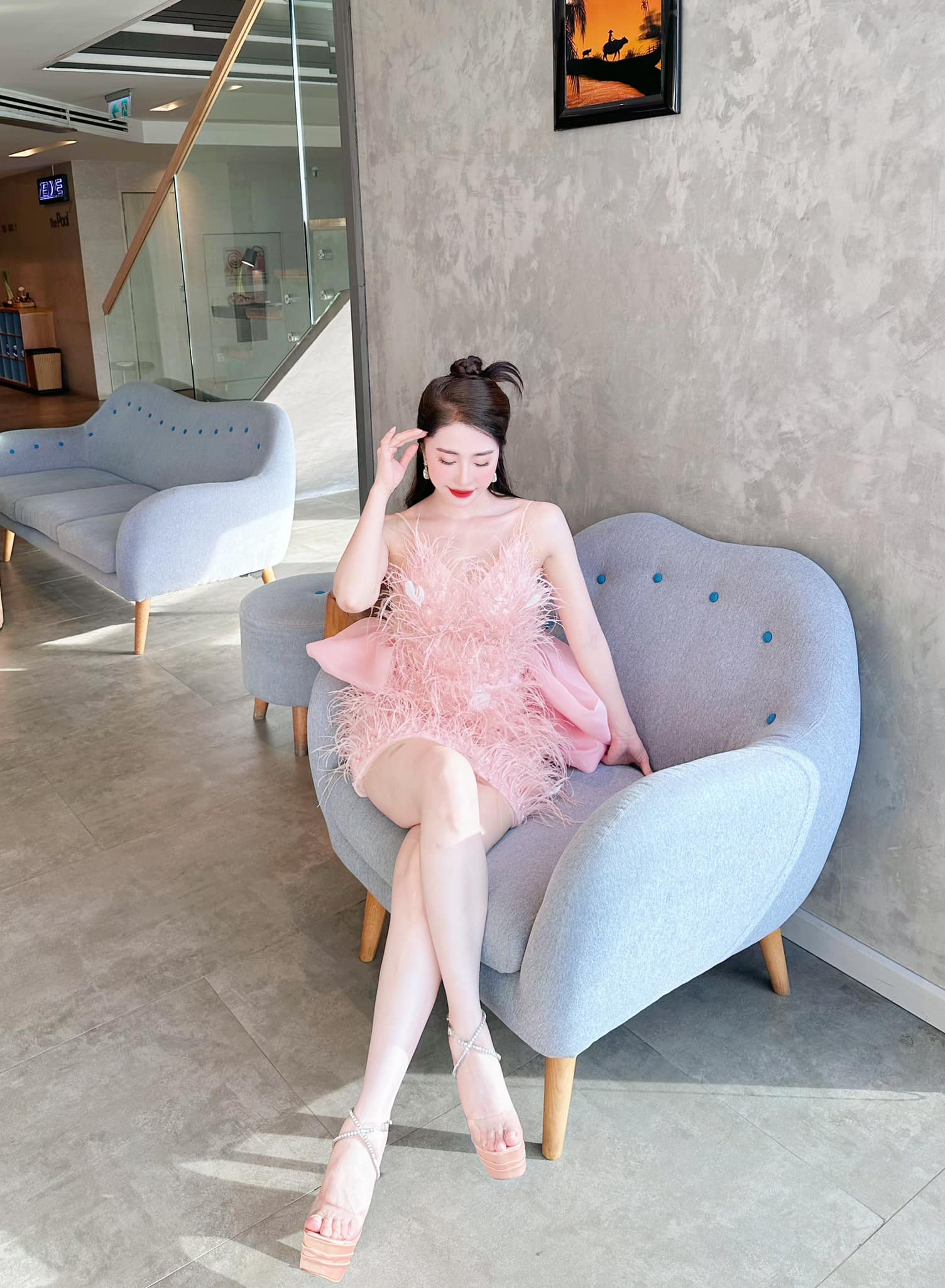 Soi loạt váy áo 'bánh bèo' của Quỳnh Nga trước show 'Chị đẹp đạp gió rẽ sóng'  - Ảnh 9.