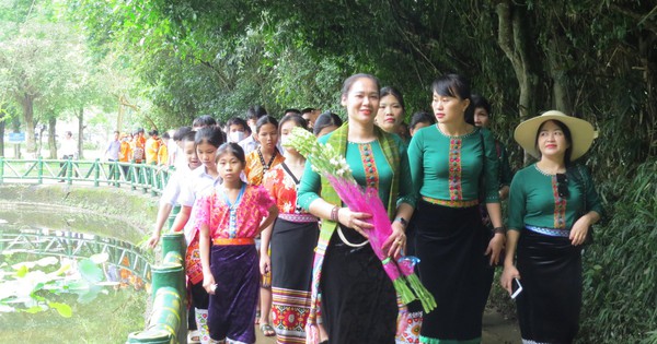 Hàng vạn người dân về thăm quê Bác trong ngày Tết Độc lập