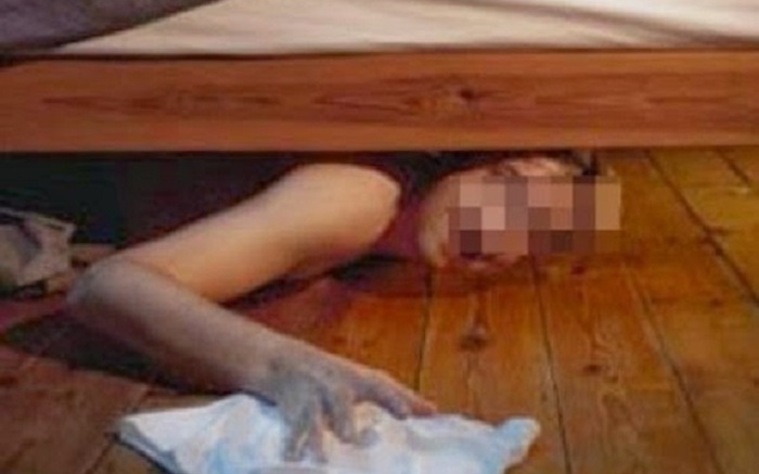 Nằm dưới gầm giường trốn 'tình địch', chàng trai không dám ngủ vì sợ ngáy thì sẽ bại lộ