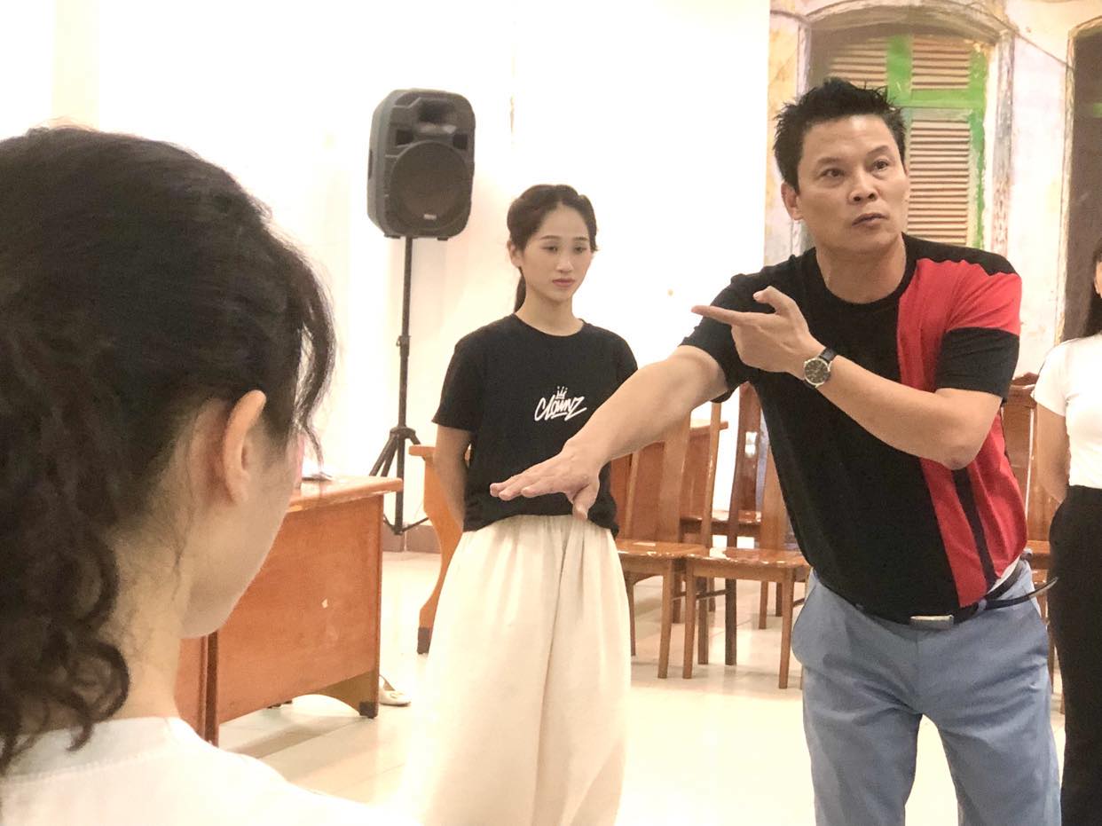 Đạo diễn Lê Quý Dương thu hút du lịch bằng 'Huyền thoại tuổi thanh xuân' về 10 cô gái Ngã Ba Đồng Lộc - Ảnh 1.