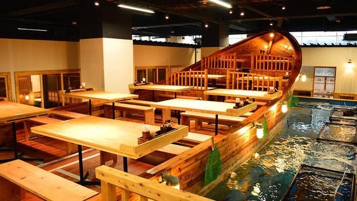 Nhà hàng Nhật Bản hút khách nhờ chiêu 'độc': Cho khách đánh bắt tôm cá lên ăn tại bàn