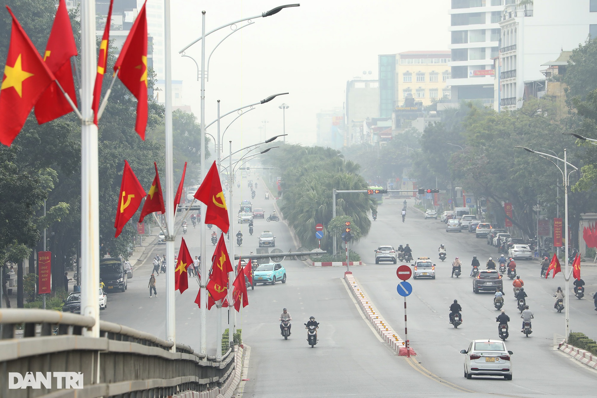 Hình ảnh đường phố Hà Nội yên bình trong ngày đầu năm mới 2024 - Ảnh 1.