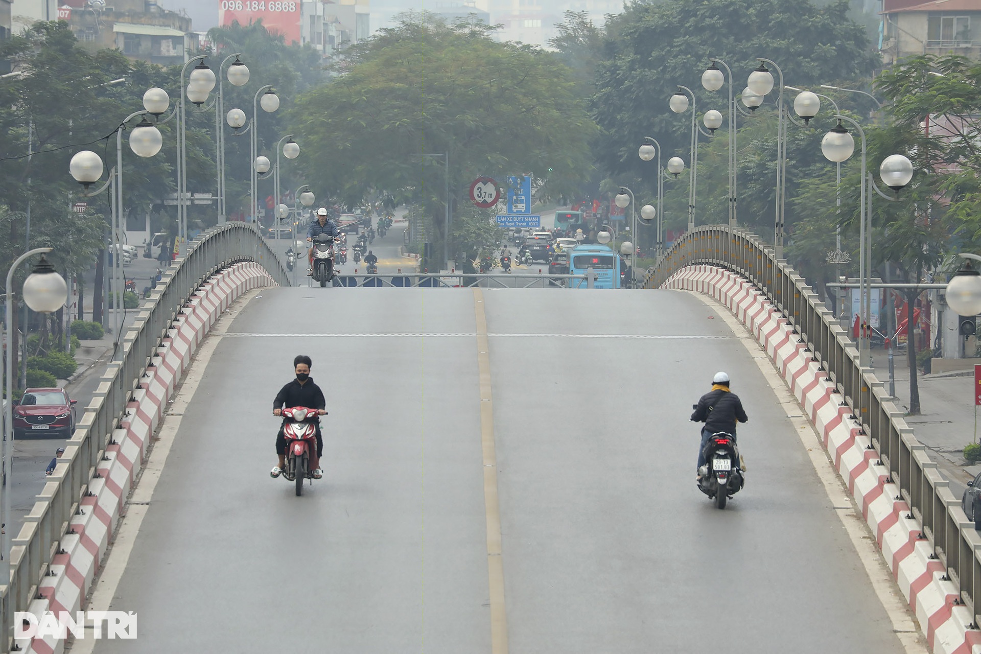 Hình ảnh đường phố Hà Nội yên bình trong ngày đầu năm mới 2024 - Ảnh 12.