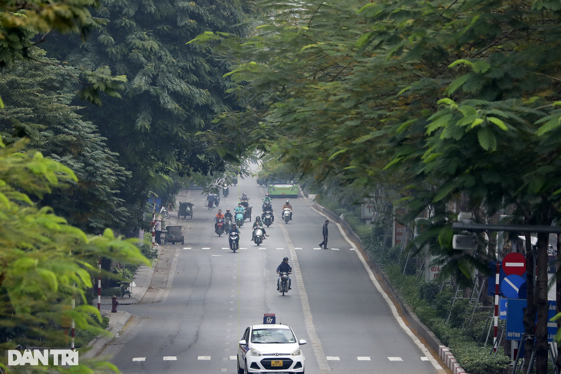 Hình ảnh đường phố Hà Nội yên bình trong ngày đầu năm mới 2024 - Ảnh 9.