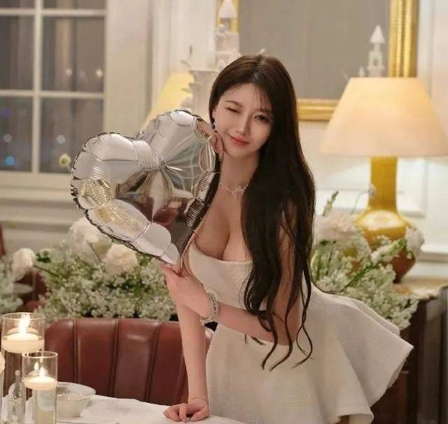 Bạn gái hot girl của Huỳnh Hiểu Minh bị "bóc phốt": Hết ép cưới lại thuê nhà giống của Angelababy để làm màu- Ảnh 5.