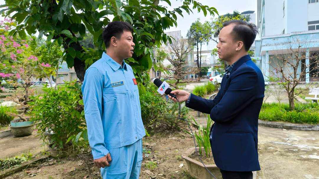 Phi công thoát hiểm an toàn vẫn muốn tiếp tục lái máy bay chiến đấu - Ảnh 1.