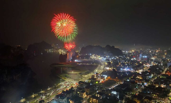 Quảng Ninh bắn pháo hoa tại 15 điểm đón Tết Nguyên đán 2024 - Ảnh 1.