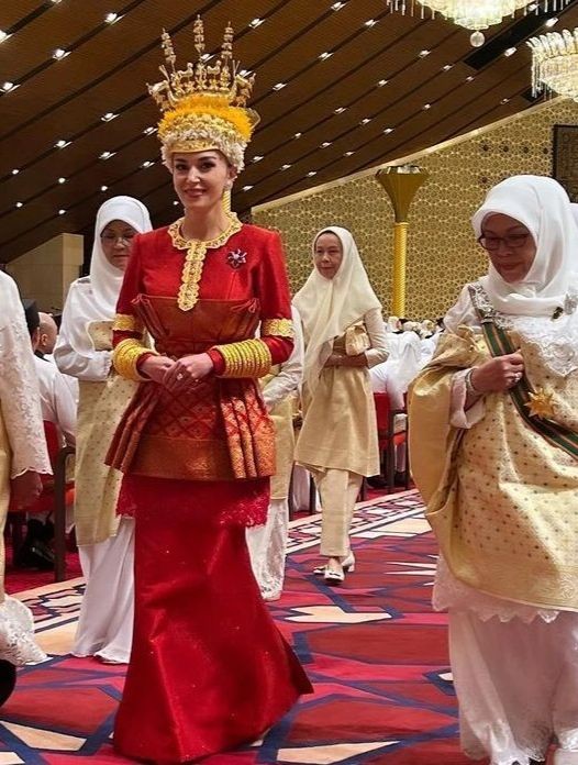 Sắc vóc và gia thế cô gái cưới Hoàng tử Brunei, hôn lễ tổ chức 10 ngày - Ảnh 2.