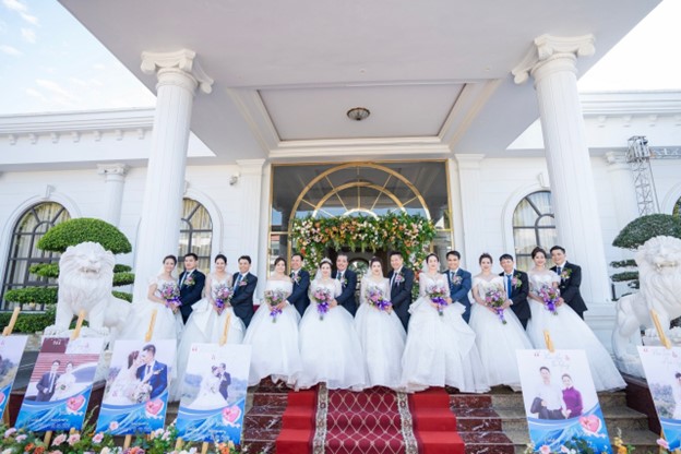 Đám cưới ngọc trai “gây sốt” ở Điện Biên của 8 cặp đôi U50 - Ảnh 13.