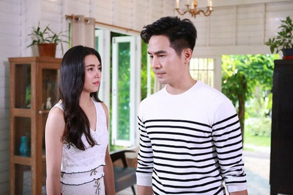 Đến thăm mẹ chồng ốm, cô vợ giàu quyết ly hôn sau khi nghe lén được cuộc nói chuyện trong phòng ngủ - Ảnh 1. Đến thăm mẹ chồng ốm, cô vợ giàu quyết ly hôn sau khi nghe lén được cuộc nói chuyện trong phòng ngủ - Ảnh 1.
