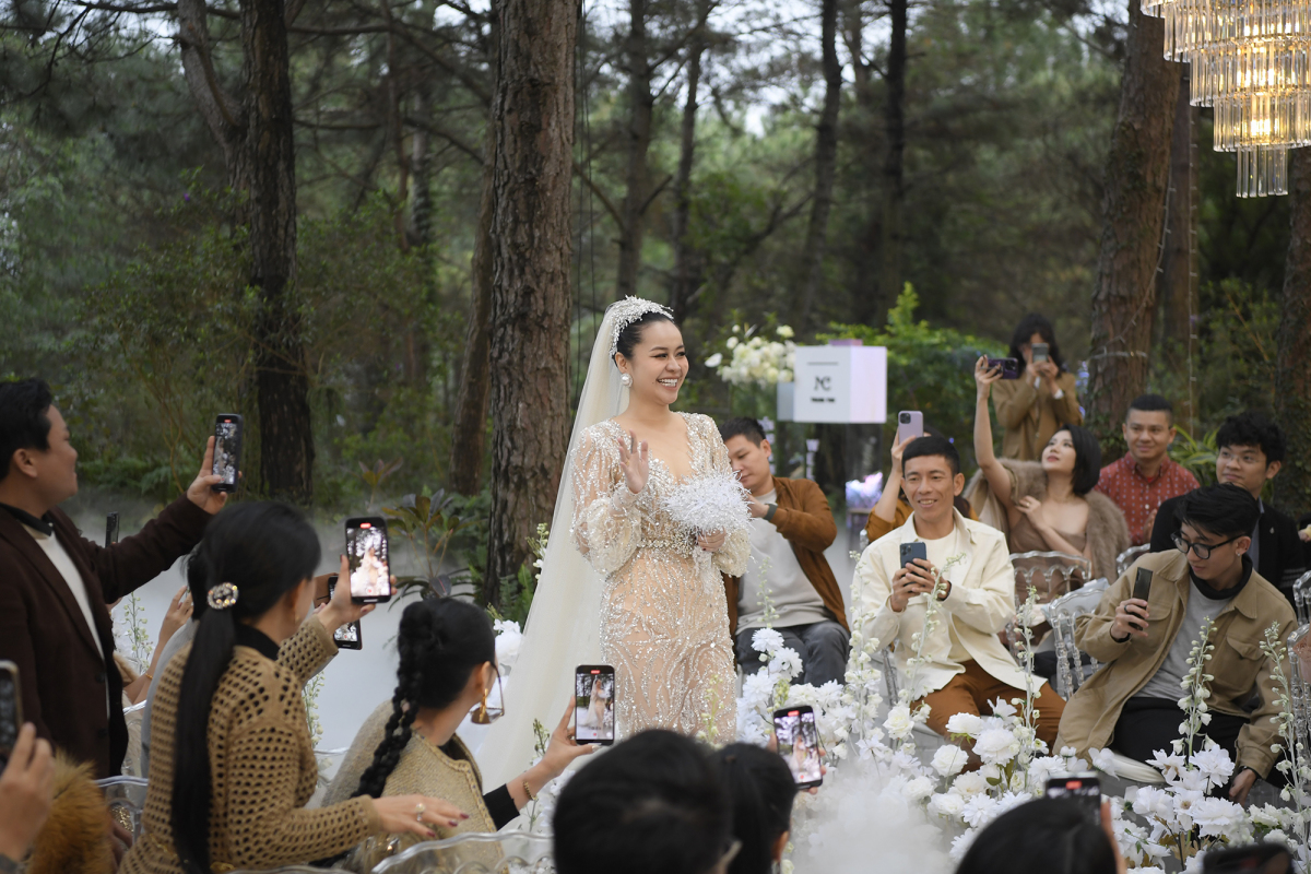Đám cưới Vũ Hạnh Nguyên - Nguyễn Đức Cường: Khán giả xúc động những khoảnh khắc đẹp của cô dâu - Ảnh 3.